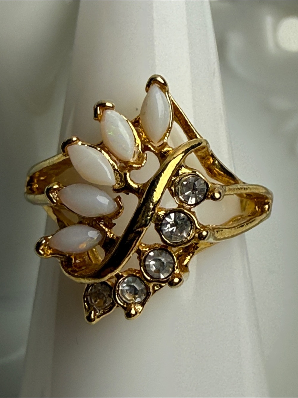 Vintage costume Gold Leaf Cluster Ring with White Enamel and Clear Stones Sz 6